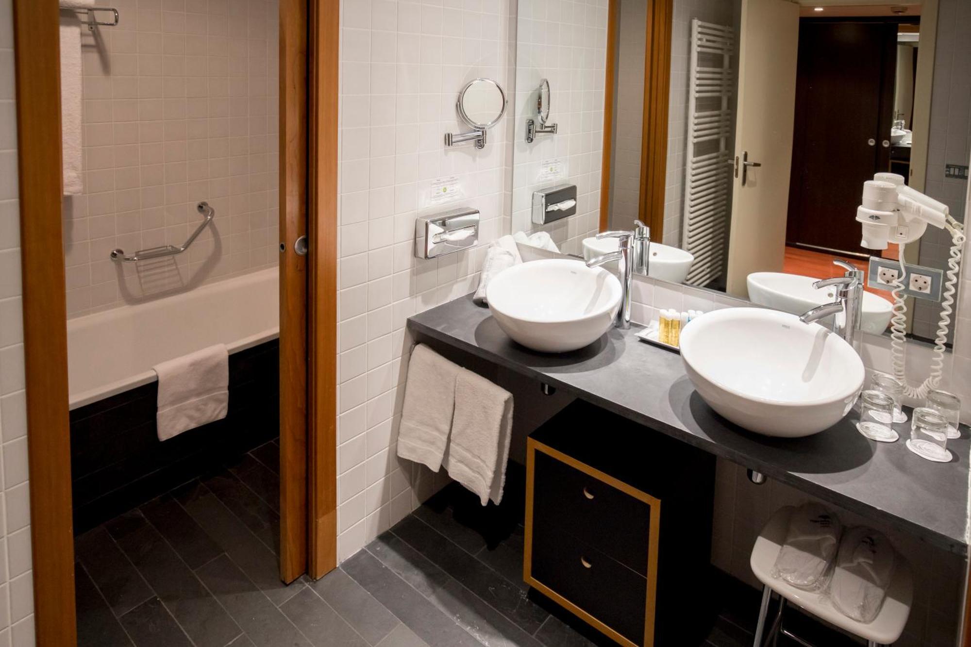 Triple Room,664924707:JPEG